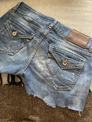 LTB shorts💓 - Säljer mina ltb jeanse shorts, som är perfekta till i sommar. Dom är i storlek s(kontakta om ni vill ha mått). Dom är i bra skick och har drickor fram och bak. Säljer för 150 kr plus frakt💓