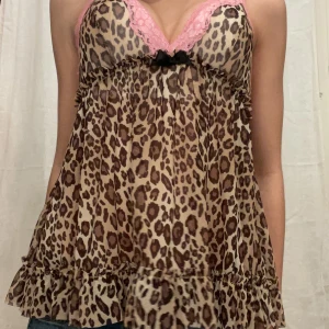 Leopard linne - Snyggt leopard linne, halvt genomskinlig! Bra skick!!❤️