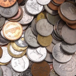 SÖKER GAMLA MYNT ALLT AV INTRESSE  - Har du mynt liggandes hemma, kanske från semestrar du vart på. Om du tror du har något skicka ett meddelande till mig så är jag kanske intresserad.  Allt är av intresse  Visa mynt kan ja betala flera hundra och uppåt för.