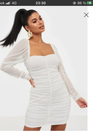 Snygg klänning! - Klänning i storlek 42. Funkar som 44 då den är stretch