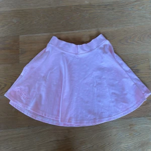 Dolly Style kjol - Rosa fin kjol från Dolly Style i mycket fint skick!