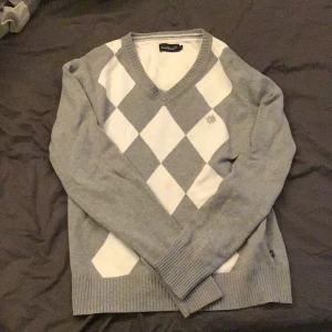 Eastwest tröja  - En lite fläck som syns på bild två 