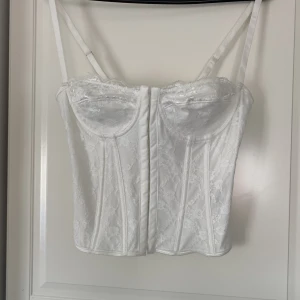 korsett top  - korsett top , 40kr+ frakt , aldrig använd 