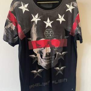 Philipp Plein t-shirt i storlek herr L. Med äkta authentic label. 