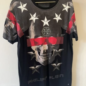 Philipp Plein t-shirt - Philipp Plein t-shirt i storlek herr L. Med äkta authentic label. 
