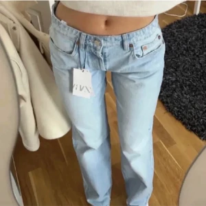 zara jeans - slutsålda zara jeans, används fåtal gånger 🙏🏼 lånade bilder 