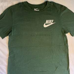 Nike second hand t-shirt i gott skick <33