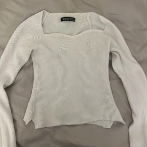 Stickad tröja  - Jättefin stickad tröja, betalas med Swish, frakt ingår inte💕