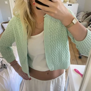 Trekvartsärm  - Säljer denna så fina koftan som är trekvartsärmad❤️