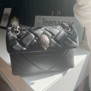 Kurt greiger väska - Säljer eller byter kurt greigern mot en zadig sunny small, kan betala en liten del förstås. Den är i gott skick och finns dustbag och papper. Möts upp och fraktar! Är inte helt säker på om jag vill sälja men skriv om du har några funderingar!!! ☺️😊