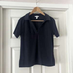 Frotté Piké - Säljer denna marinblåa frotté ”pikén” i stl S<3