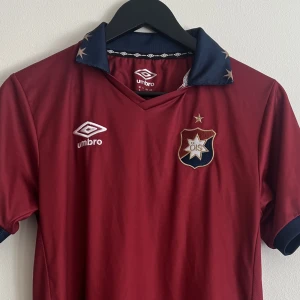 ÖIS matchtröja - ÖIS matchtröja, knappt använd. Storlek S. Nypris 699kr