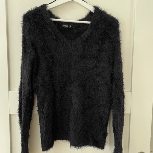 Supermysig tröja  - Svart supermysig och fluffig tröja🖤