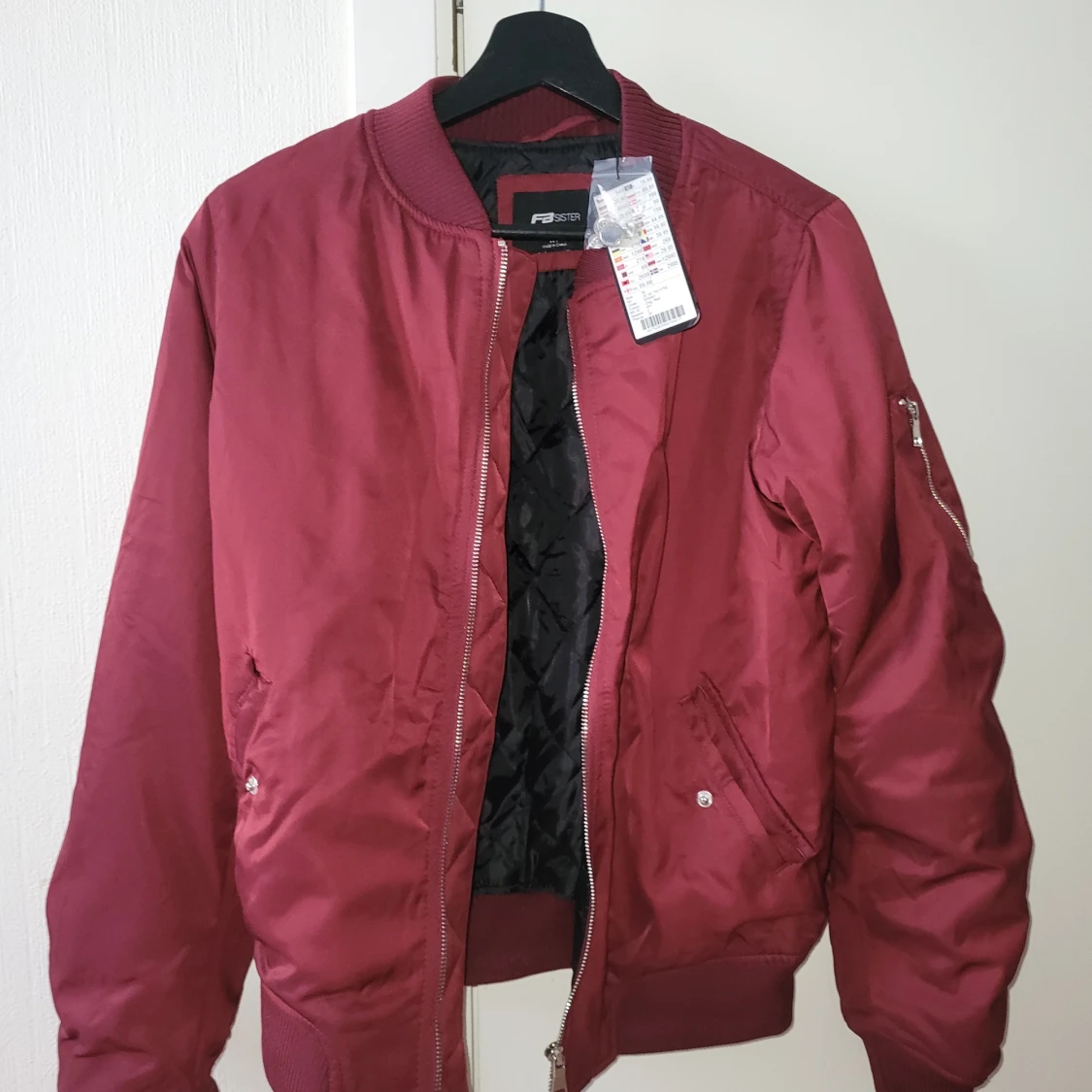 Vinröd bomberjacka