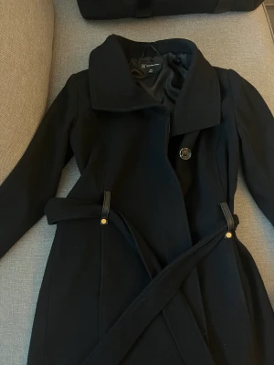 Kappa XXS International concepts - Kappa köpt i USA Macy’s i märket International Concepts. Storlek XXS, funkar på XS också. En knapp i mitten saknas men då den har bälte märks det inte. I använd men bra skick   Originalpris $300