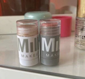 Milk blush & bronzer - milk blush och bronzer. Aldrig använt. Bara nån gång med borste.💓 150 st