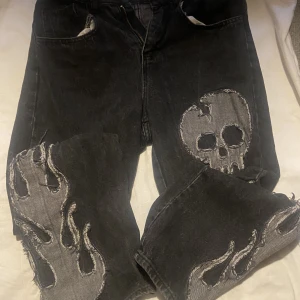 jeans - coolaste jeansen som jag säljer för att de inte längre kommer till användning! oversized small