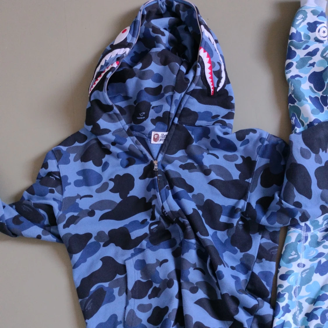 Bape hoodies  - 90