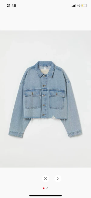 Jeansjacka  - Klassisk jeansjacka från H&M, aldrig använd. Nypris: 299kr 