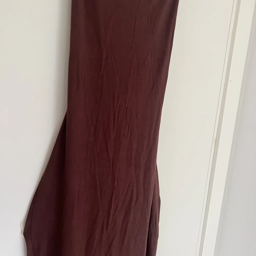 Skims dupe  Brun klänning perfekt för sommarkvällar  Från SHEIN storlek XS  Passar mig som är 164 och väger 62kg (brukar ha s-m) Aldrig använd . Klänningar.