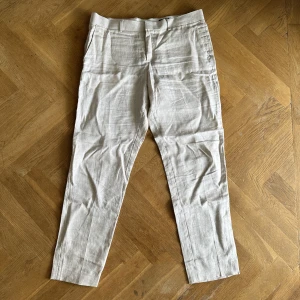 Linnebyxor - Säljs pga ingen användning och för att de helt enkelt inte sitter bra på mig! Condition 8/10.