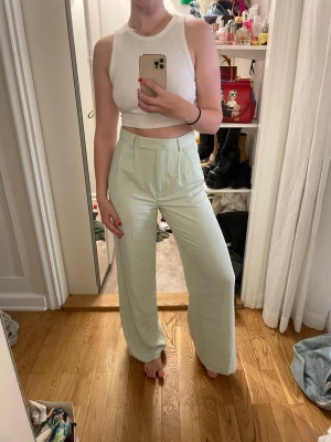 Mint kostymbyxor na-kd - Mintgröna kostymbyxor från nakd! Aldrig använda i strl 36