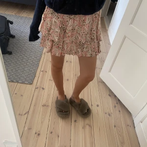 Zara kjol - Säljer denna superfina shortskjol från zara som inte säljs längre, storlek S 