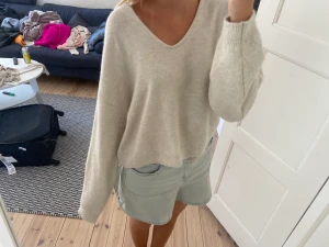 Stickad tröja - Säljer denna fina stickade tröja från hm i storlek S, aldrig använd!