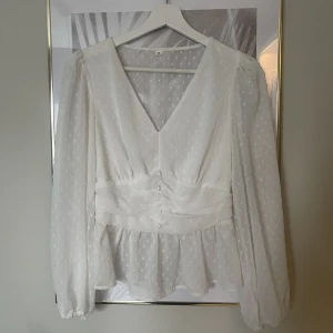 Vit blus - Superfin vit blus från shein! Endast testad.