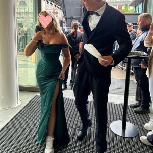 Balklänning  - Skit snygg balklänning som endast är använd en gång