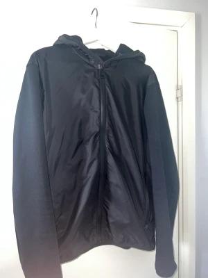 Prada Cardigan - säljer min Prada jacka. Bra skick.