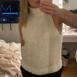 Stickad topp - Jättefin stickad topp som endast är använd ett fåtal gånger💕