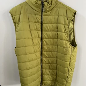 Väst - En väst från zara Storlek Large Använd en gång