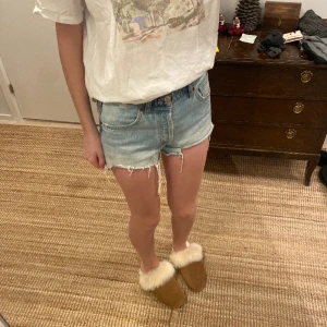 Zara shorts - Superfina jeansshorts från zara. Bra skick. (Kan bytas till en storlek 36). Kostade ca 350kr. Pris kan diskuteras 