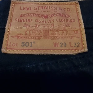 LEVI 501'or - Säljer nu dom här jeansen för jag köpte en storlek för liten //Leo