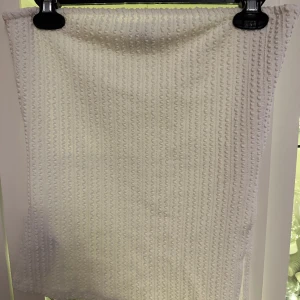 Topp - Denna topp köpte jag från NA-KD för ungefär 250 kronor och är endast prövad en gång, jag tycker inte att den passade min kropp så därför säljer jag nu den. Pris 100 kronor plus frakt