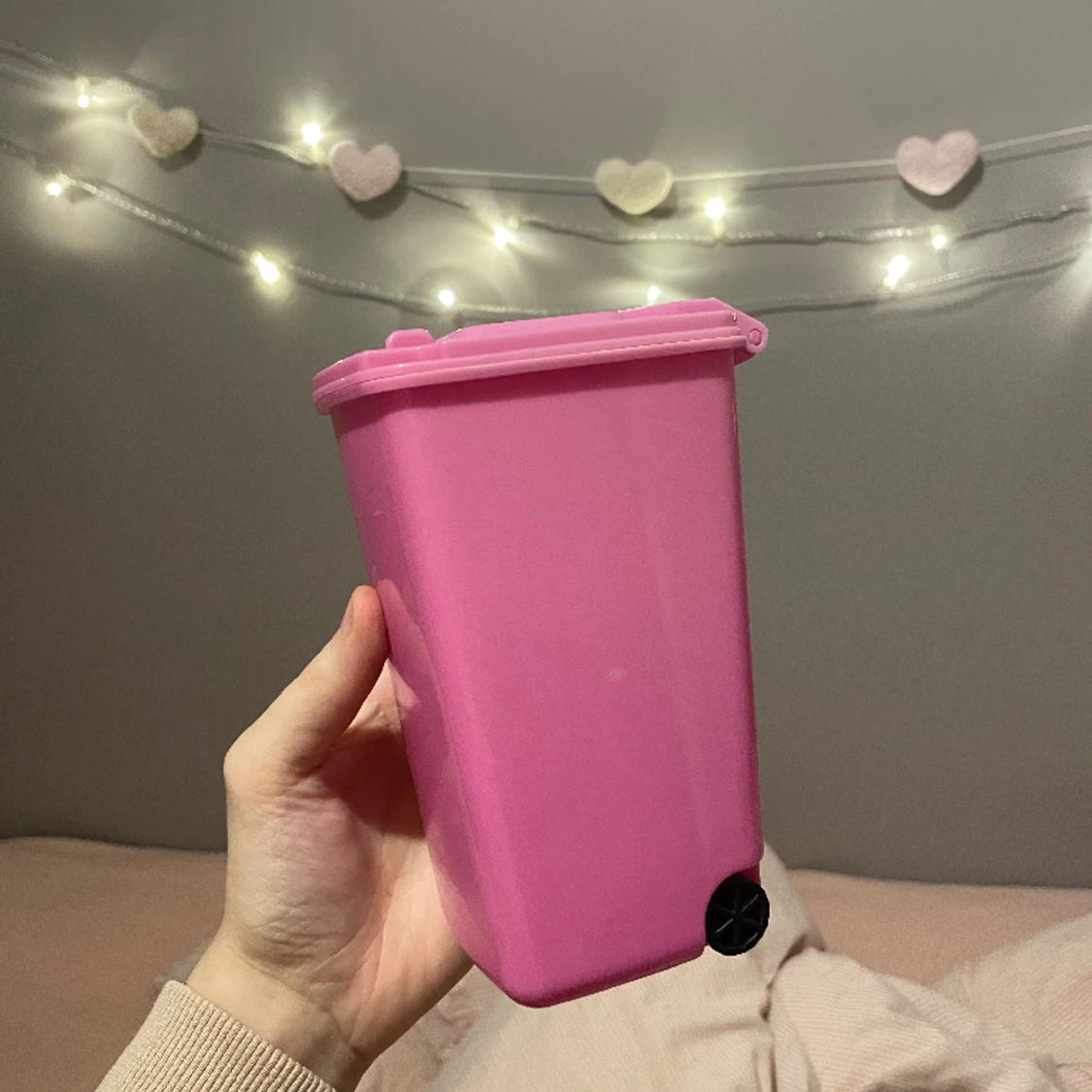 Rosa soptunna pennskrin - 91