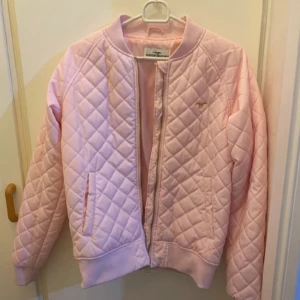 Rosa Jacka - Helt nytt, oanvänd 