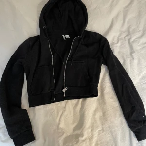 Svart hoodie - Bra skick 