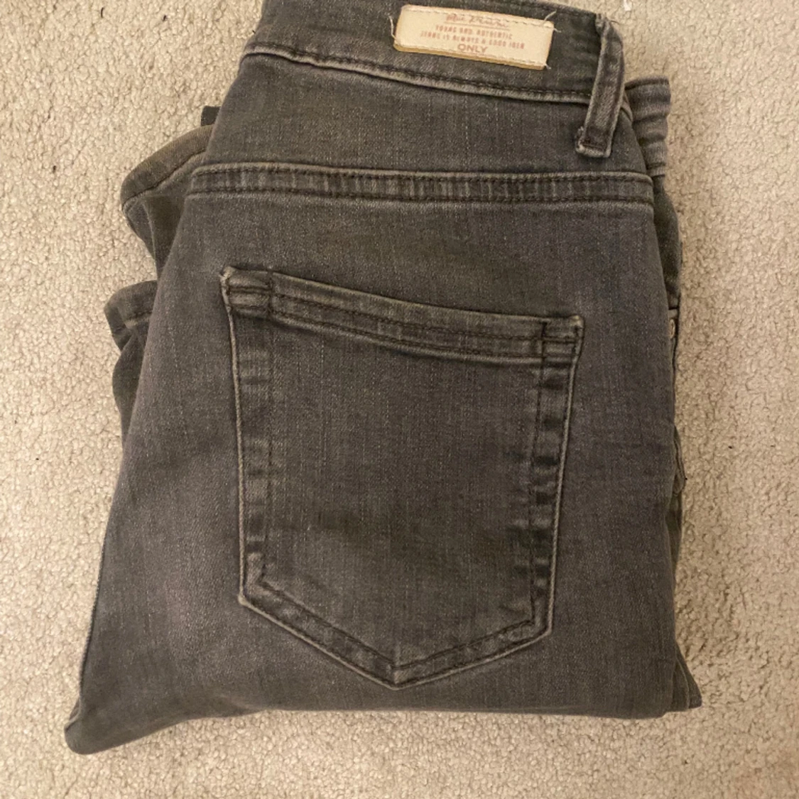 Gråa bootcut jeans från Only - 90