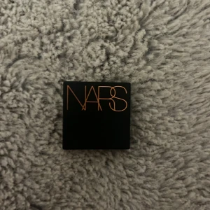 Nars bronser  - Säljer min nars bronzer i laguna!❤️ Använd 2 ggr. I mini storlek, 1,2 g. Tryck på köp nu om du vill köpa❤️