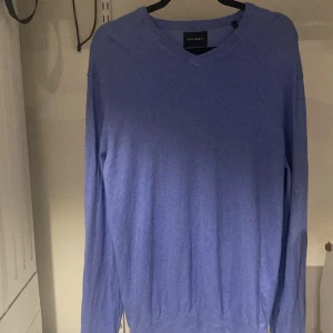 Kashmir tröja - Vi säljer nu denna otroligt stilrena Kashmirtröja passar perfekt nu under vintern