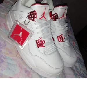 Jordan 4 - Säljer mina jordens 4