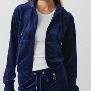 Marinblå gina mjukis - Jätte skön mjukis kofta från Gina tricot