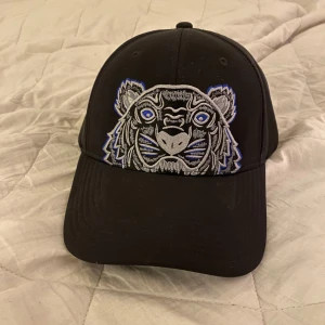 Kenzo keps  - Aldrig använd bara varit ståendes i garderoben! 