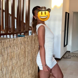 Klänning  - Klänning ifrån Pull and Bear🌸 Som ny då den är använd en gång, Storlek M 