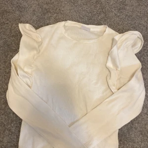 Blus - En fin blus/tröja från zara💓
