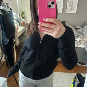 Soft goat zip hoodie - Favoriten från soft goat som är i bra skick fast än den varit använd ganska många gånger!❣️🙌🏼