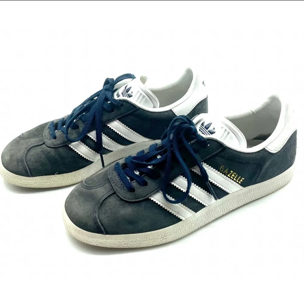 Supersnygga Adidas Gazelle! Jättefint skick! . Skor.