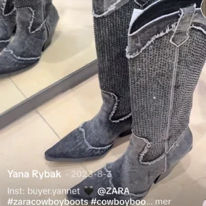 Boots  - Säljer dessa boots frpn zara. Aldrig använda med prislapp kvar. Jättefina som glittrar hela tiden. Orginal pris 1200. Pris kan diskuteras så det är bara att skriva i dm 💕